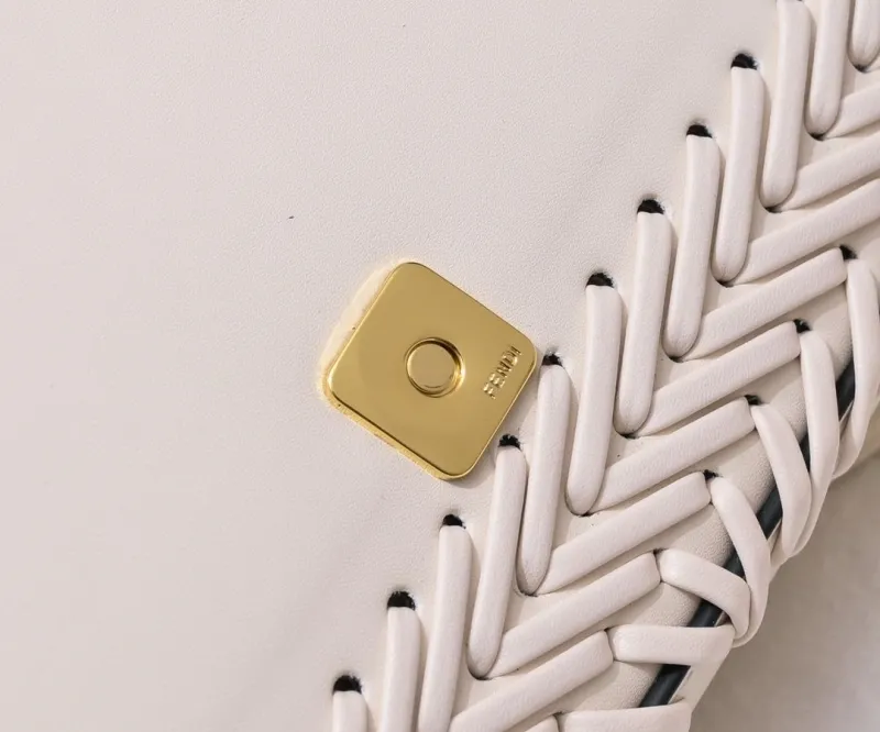 Fendi White Woven Baguette Shoulder Bag - Image 5