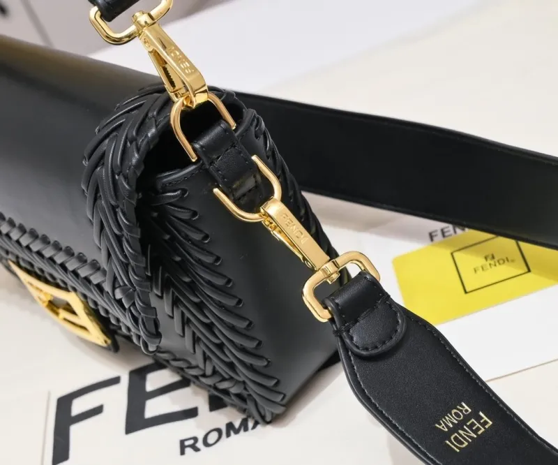 Fendi Black Baguette Leather Shoulder Bag - Image 3