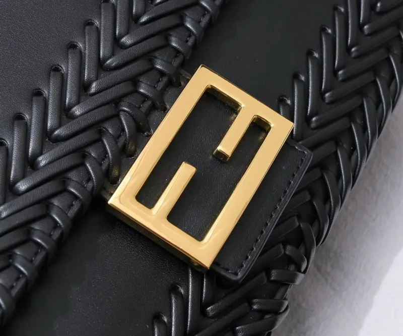 Fendi Black Baguette Leather Shoulder Bag - Image 4