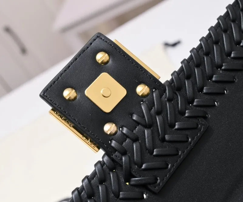 Fendi Black Baguette Leather Shoulder Bag - Image 6