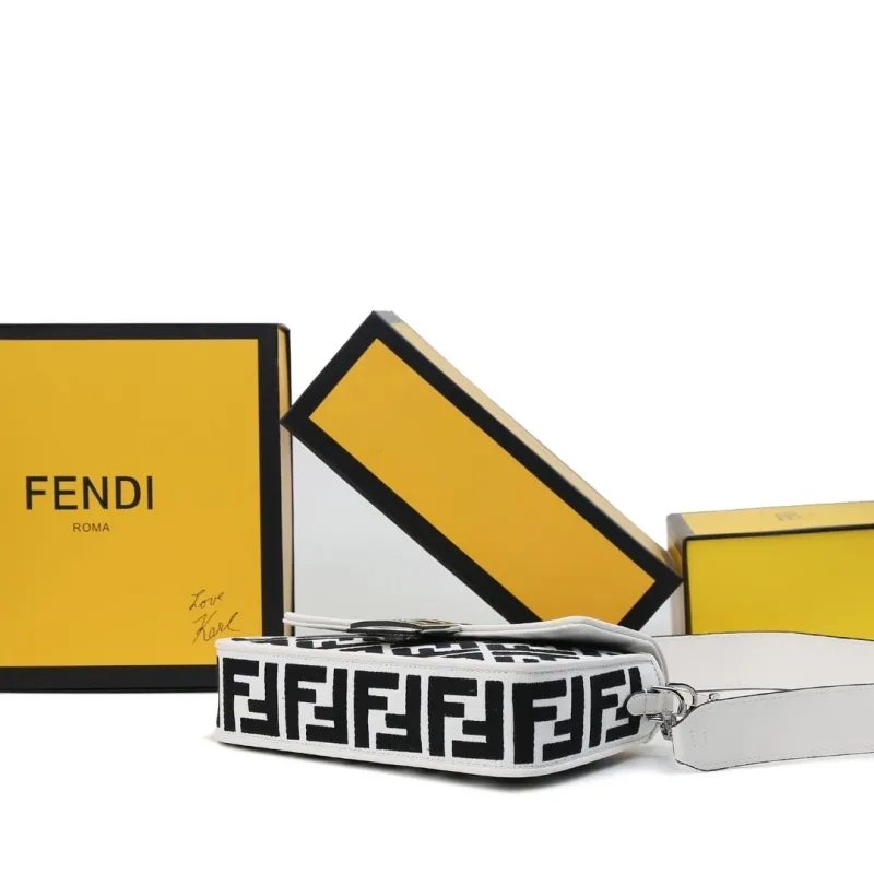 Fendi Black White Baguette Shoulder Bag - Image 4