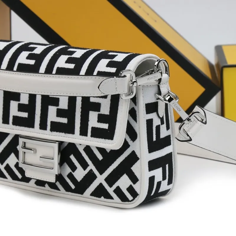 Fendi Black White Baguette Shoulder Bag - Image 7