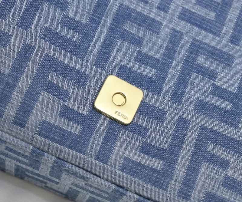 Fendi Blue Baguette Shoulder Bag - Image 5