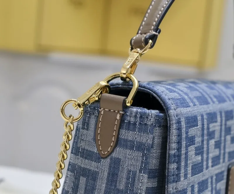 Fendi Blue Baguette Shoulder Bag - Image 6