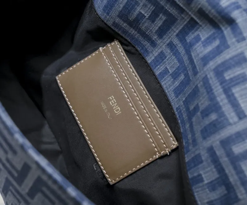 Fendi Blue Baguette Shoulder Bag - Image 8