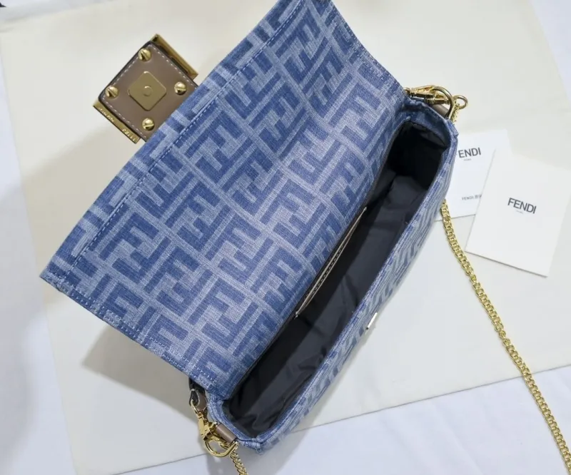 Fendi Blue Baguette Shoulder Bag - Image 9
