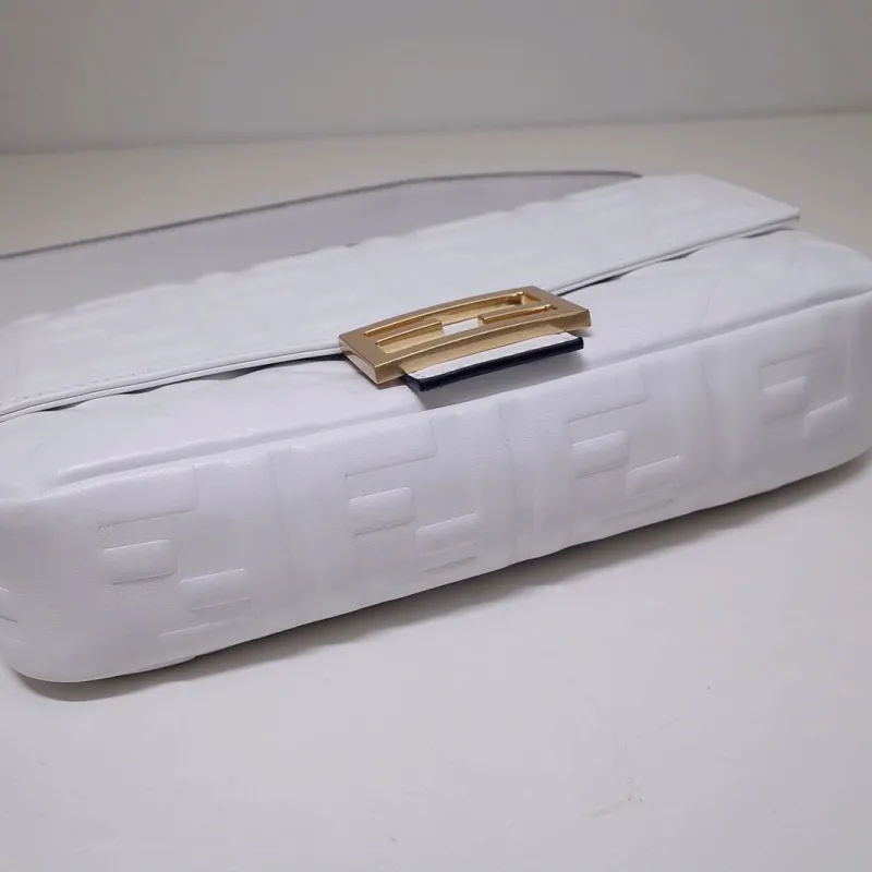 Fendi White Baguette Crossbody Bag - Image 3