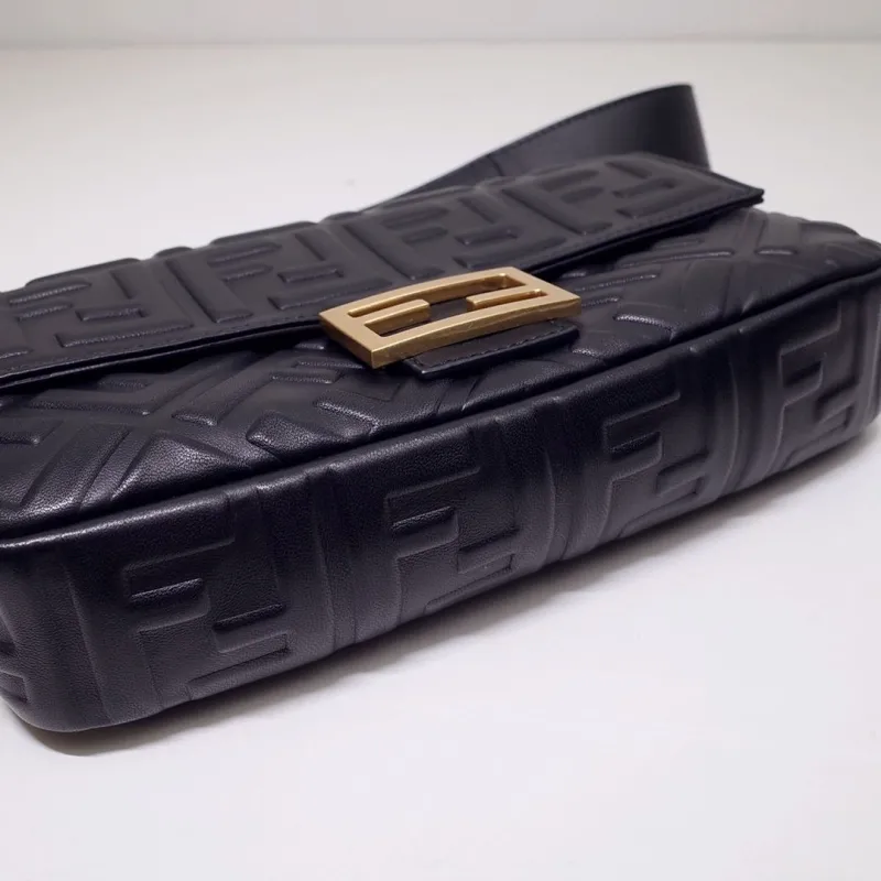 Fendi Black Baguette Shoulder Bag - Image 4