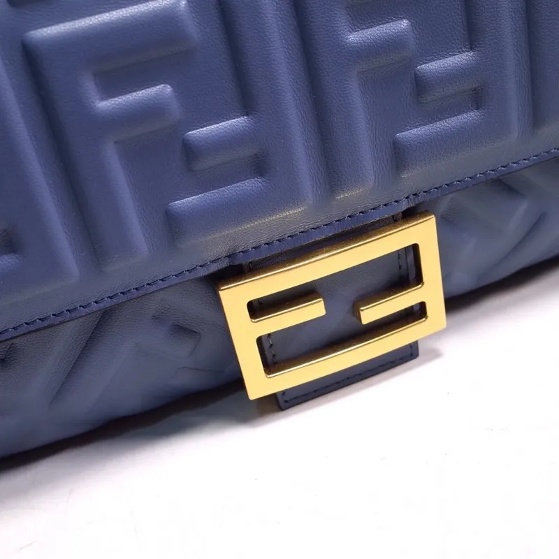 Fendi Blue Baguette Shoulder Bag - Image 3