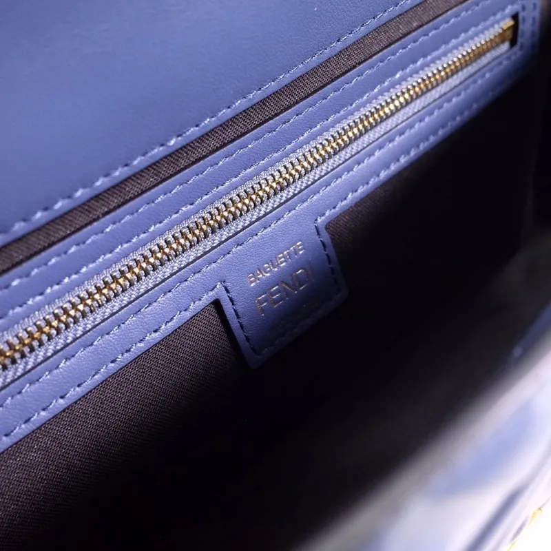 Fendi Blue Baguette Shoulder Bag - Image 9