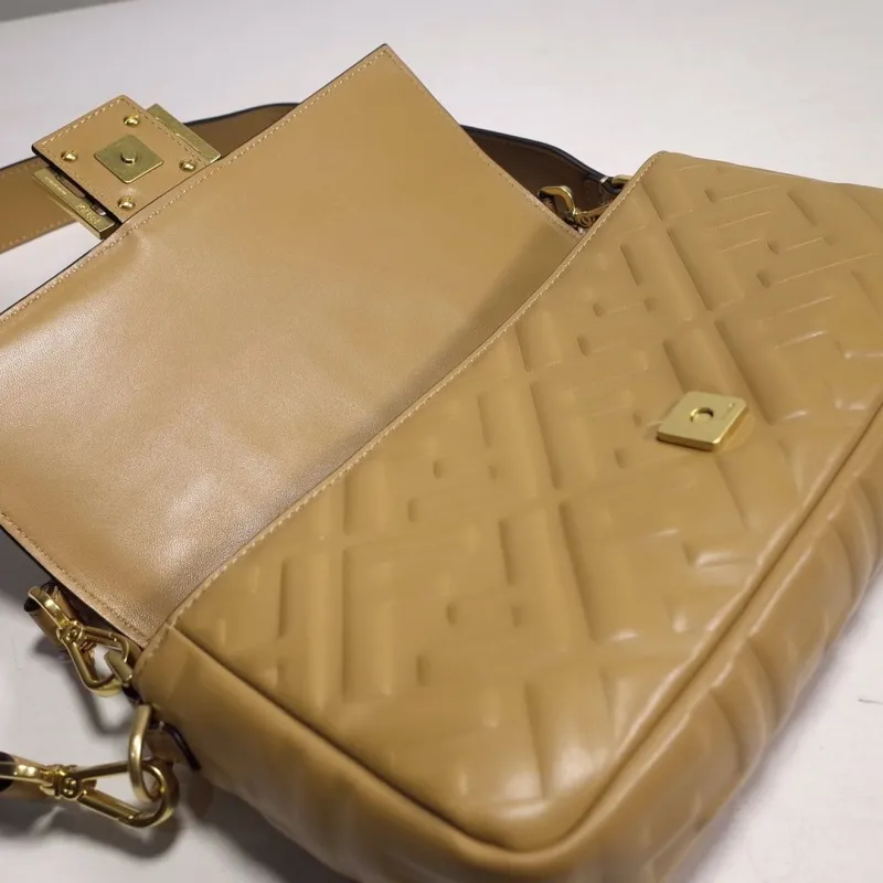Fendi Tan Baguette Shoulder Bag - Image 7