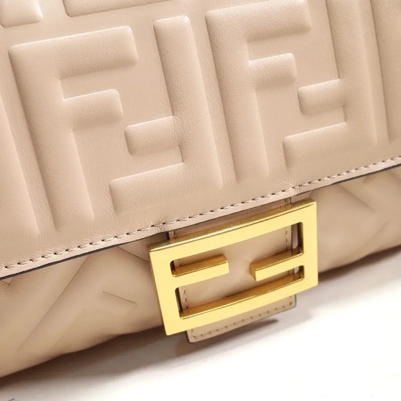 Fendi Light Pink Baguette Shoulder Bag - Image 5