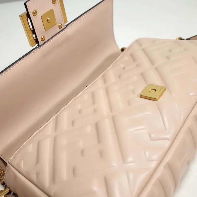 Fendi Light Pink Baguette Shoulder Bag - Image 7