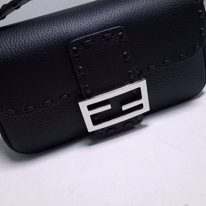 Fendi Black Baguette Leather Shoulder Bag - Image 3