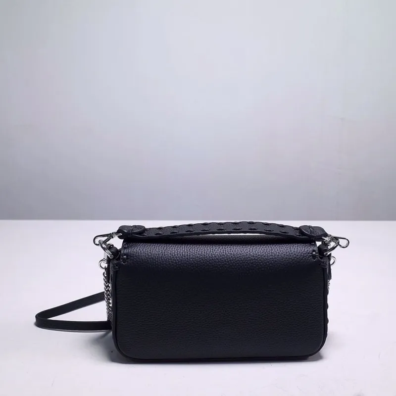 Fendi Black Baguette Leather Shoulder Bag - Image 4