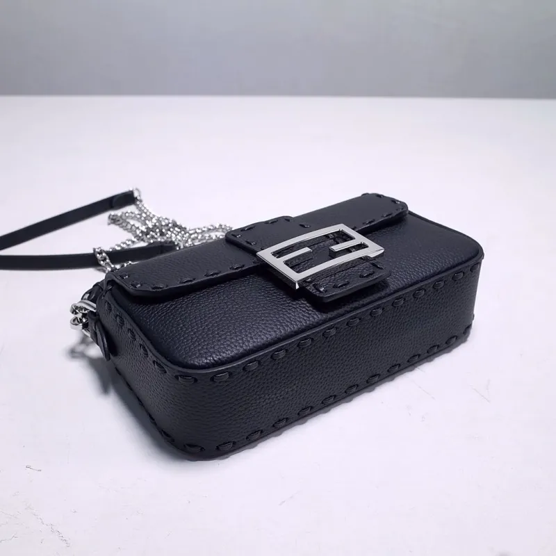 Fendi Black Baguette Leather Shoulder Bag - Image 5