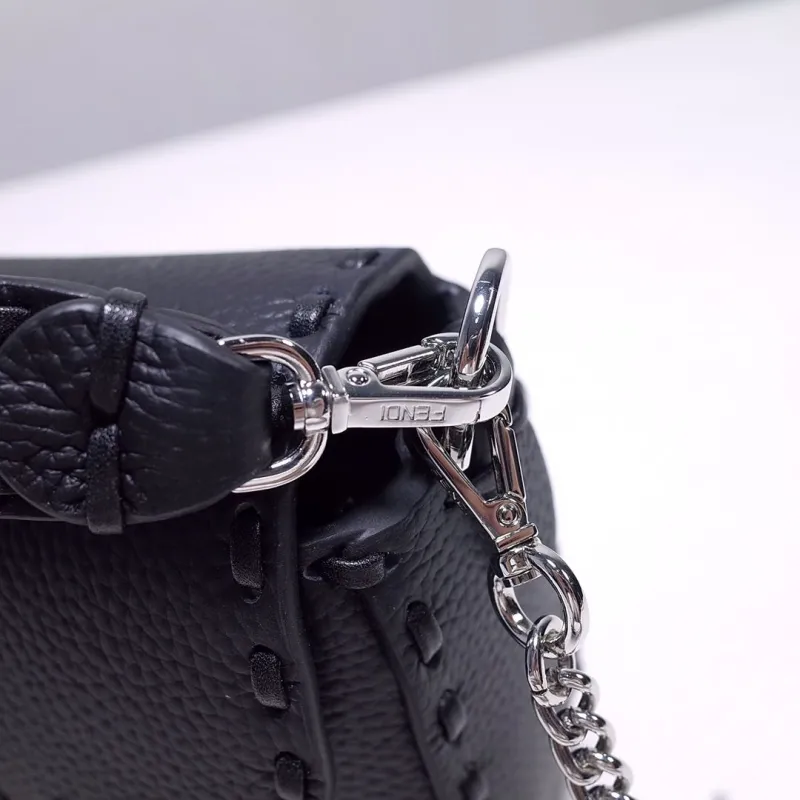 Fendi Black Baguette Leather Shoulder Bag - Image 6