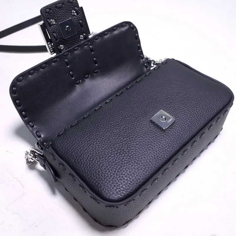 Fendi Black Baguette Leather Shoulder Bag - Image 7