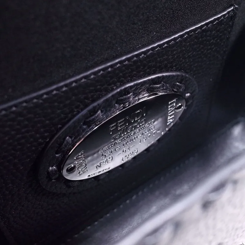 Fendi Black Baguette Leather Shoulder Bag - Image 8