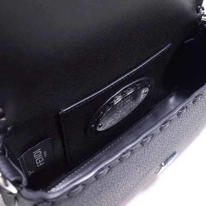 Fendi Black Baguette Leather Shoulder Bag - Image 9