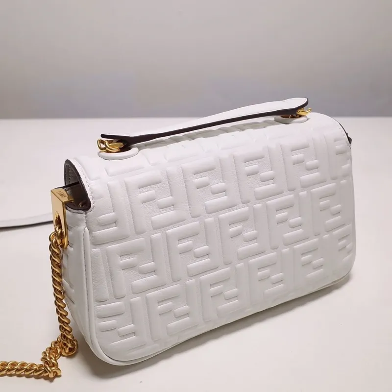 Fendi White Baguette Chain Shoulder Bag - Image 3
