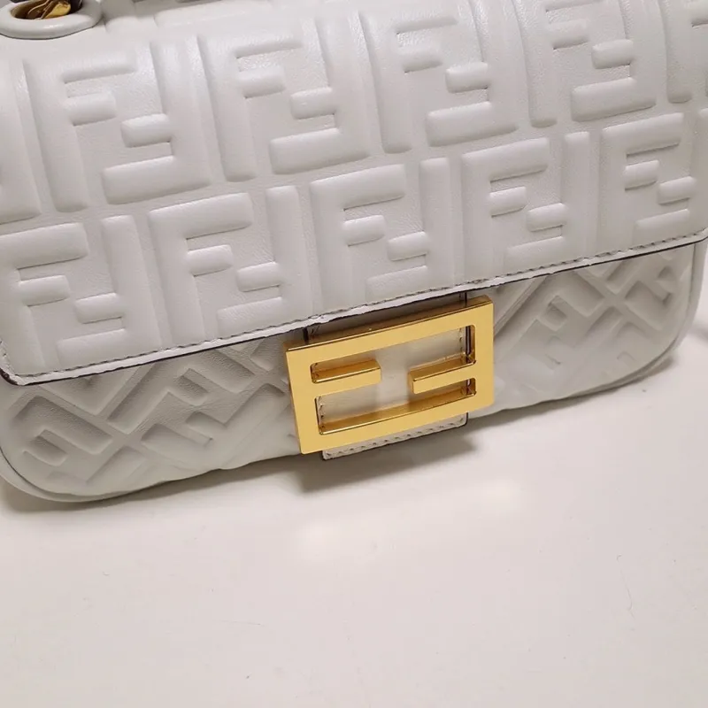 Fendi White Baguette Chain Shoulder Bag - Image 5