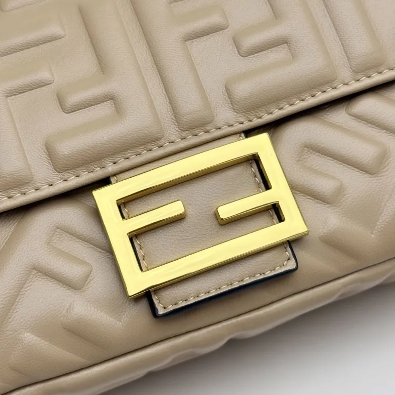Fendi Beige Baguette Shoulder Bag - Image 5