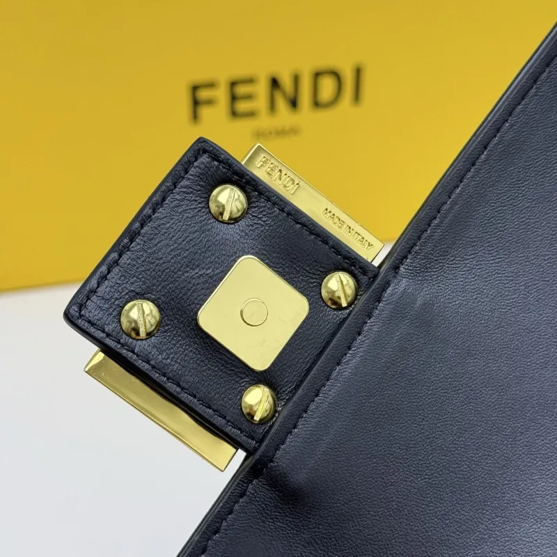 Fendi Black Baguette Shoulder Bag - Image 7