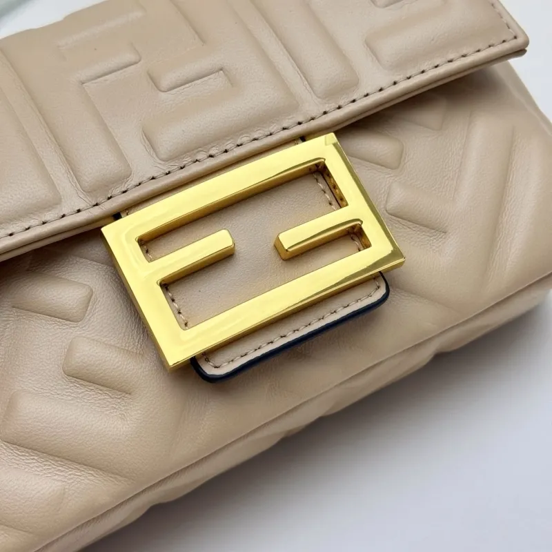 Fendi Beige Baguette Chain Shoulder Bag - Image 5