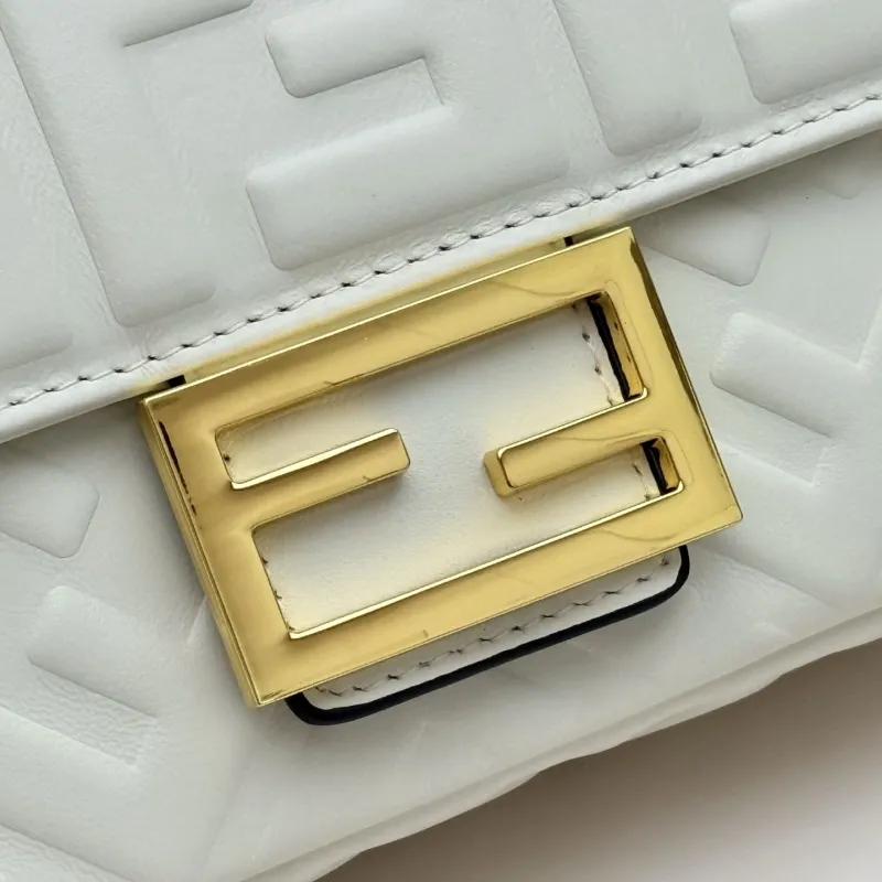 Fendi White Baguette Chain Crossbody Bag - Image 5