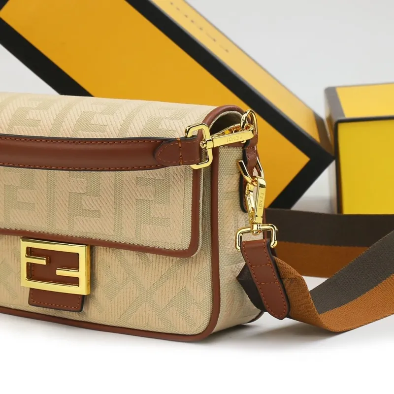 Fendi Beige Baguette Crossbody Bag - Image 7