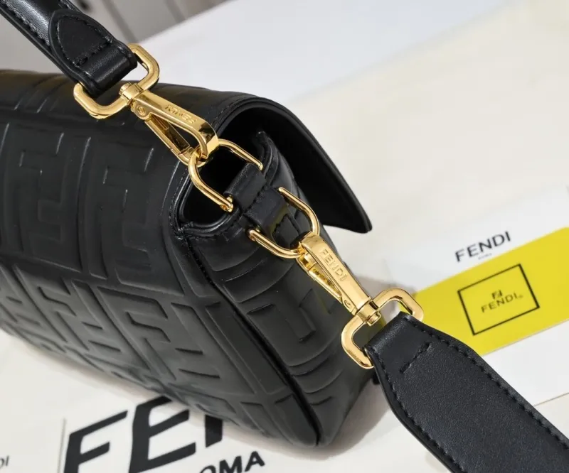 Fendi Black Baguette Shoulder Bag - Image 3