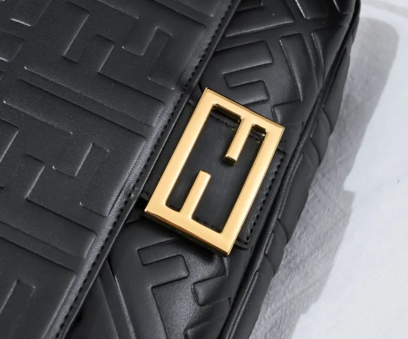 Fendi Black Baguette Shoulder Bag - Image 4