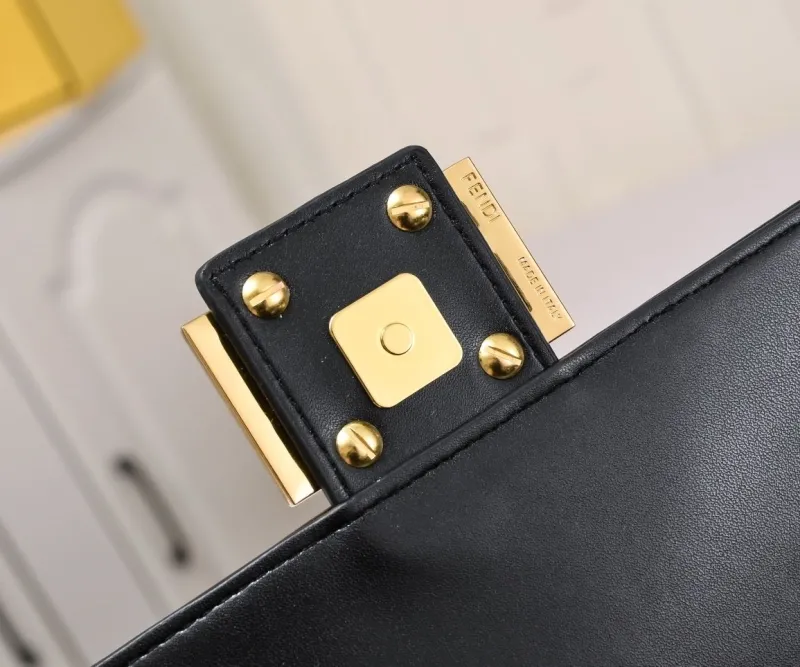 Fendi Black Baguette Shoulder Bag - Image 6