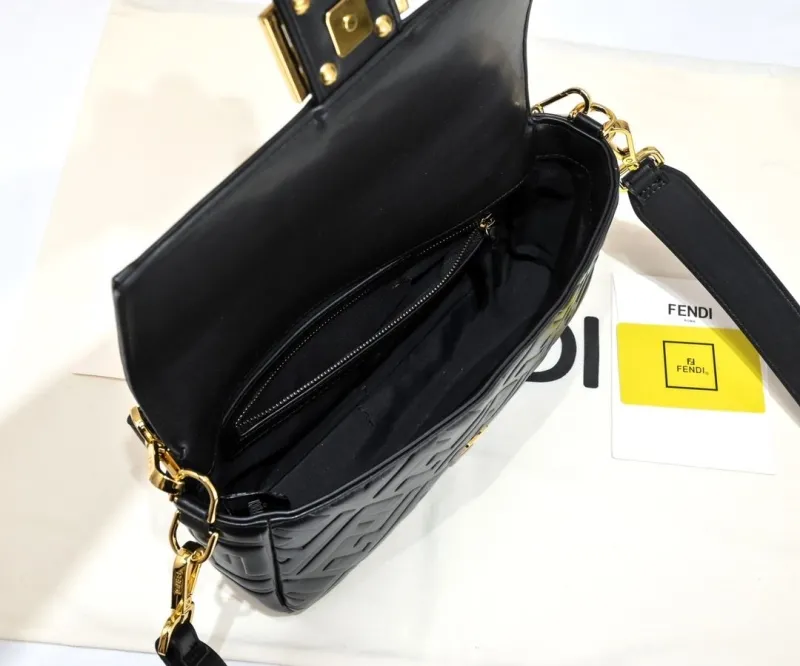 Fendi Black Baguette Shoulder Bag - Image 9