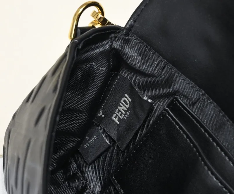Fendi Black Baguette Leather Shoulder Bag - Image 8