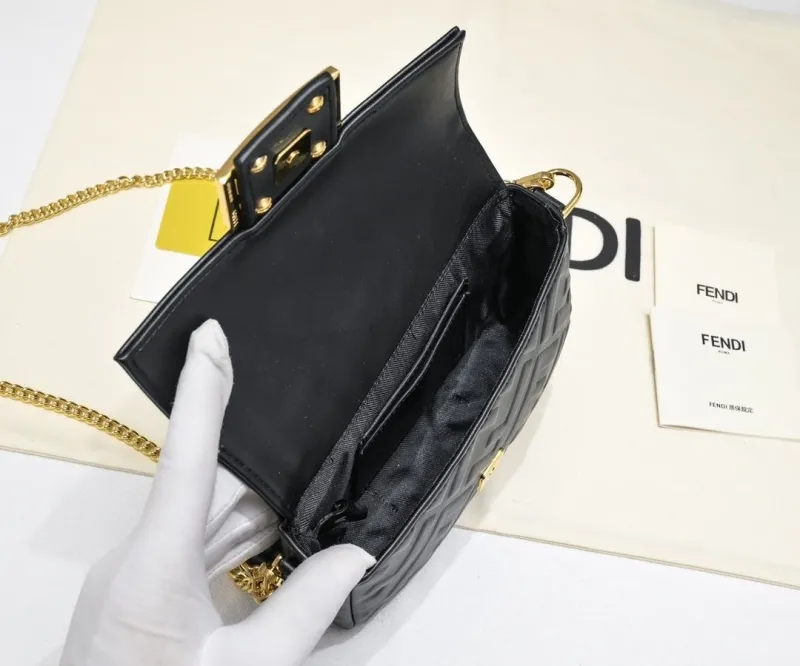 Fendi Black Baguette Leather Shoulder Bag - Image 9
