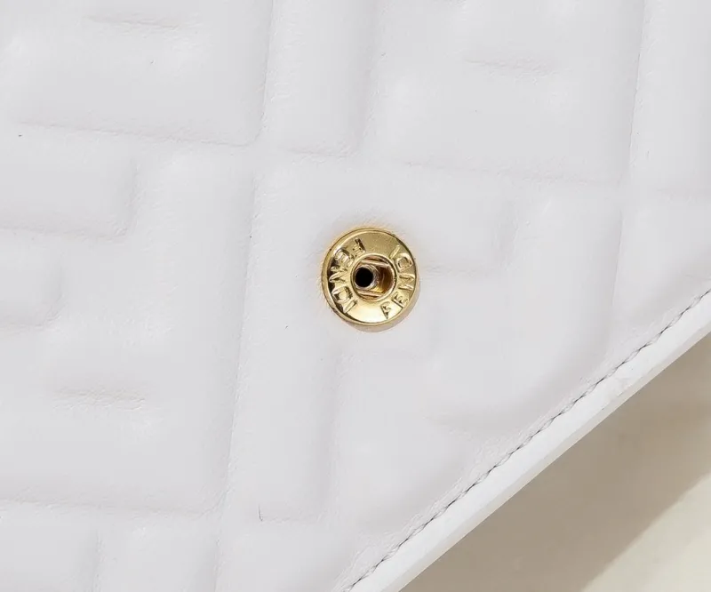 Fendi White Baguette Shoulder Bag - Image 4