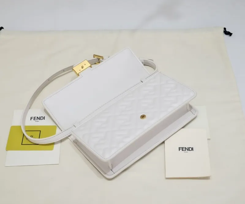 Fendi White Baguette Shoulder Bag - Image 6