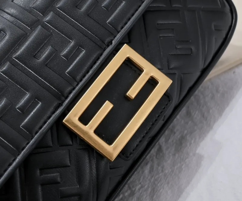 Fendi Black Baguette Chain Shoulder Bag - Image 3