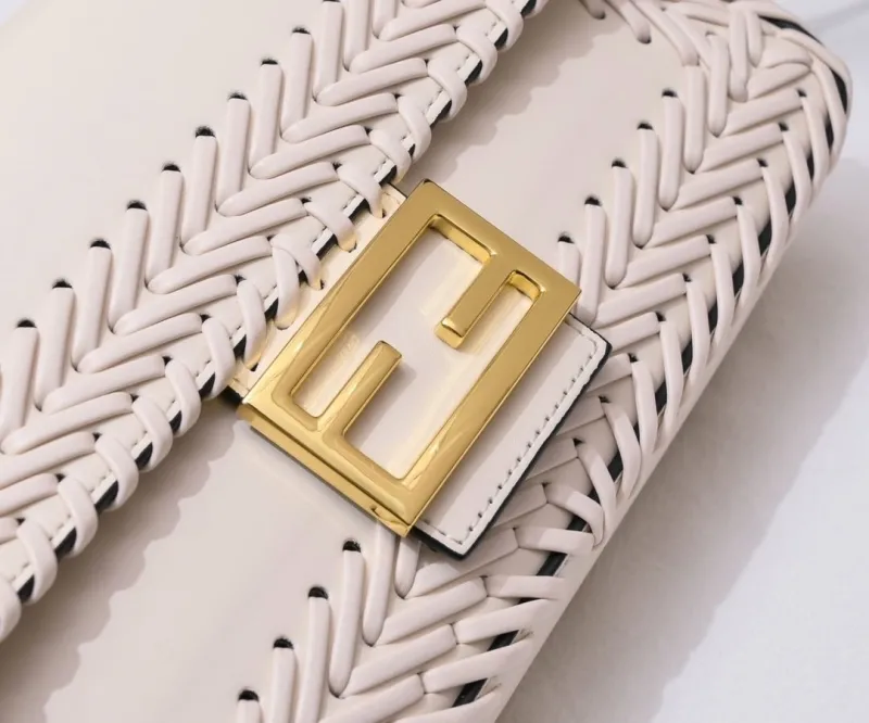 Fendi White Woven Baguette Shoulder Bag - Image 4