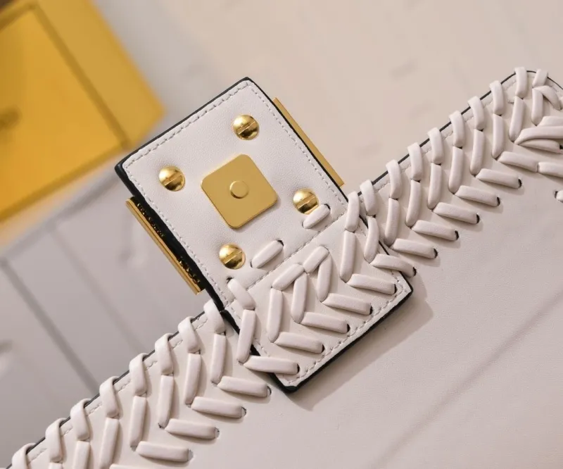 Fendi White Woven Baguette Shoulder Bag - Image 6