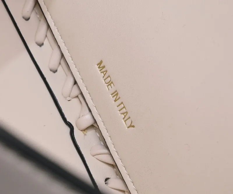 Fendi White Woven Baguette Shoulder Bag - Image 8