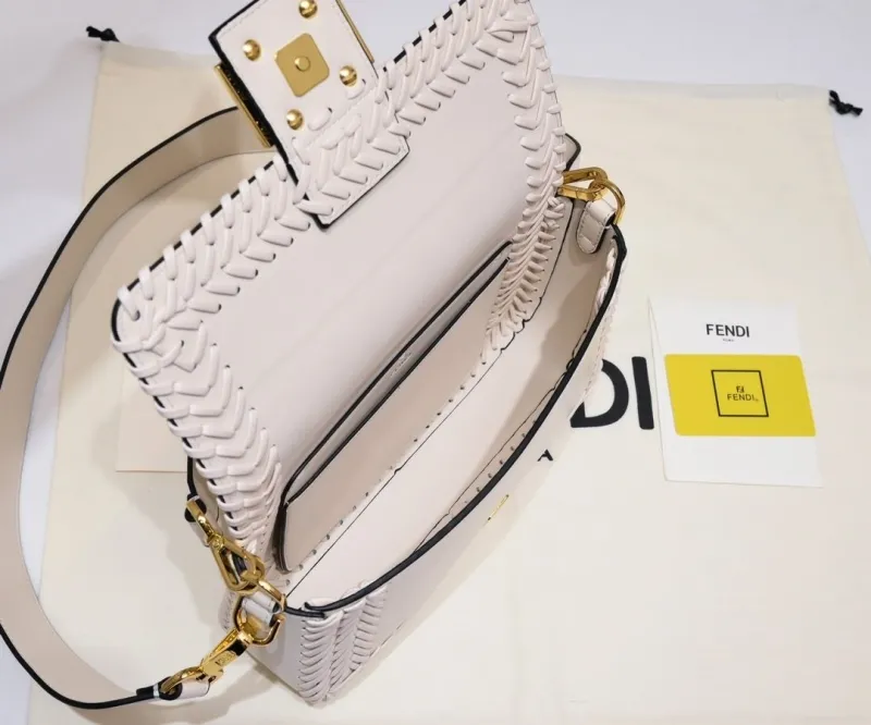 Fendi White Woven Baguette Shoulder Bag - Image 9