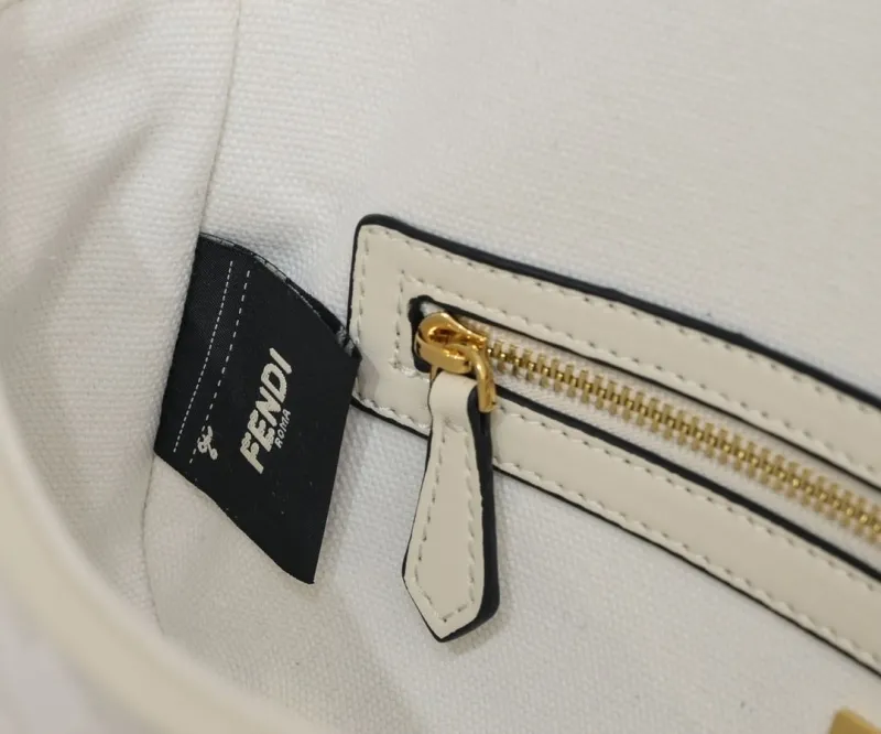 Fendi White Baguette Shoulder Bag - Image 7