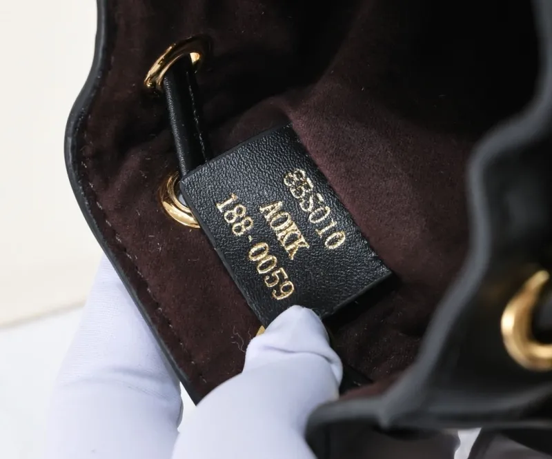 Fendi Black Leather Bucket Bag - Image 7