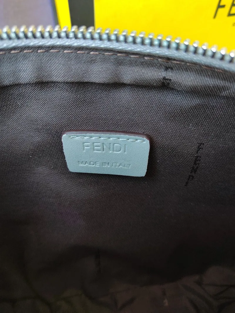 Fendi White Gray Red Crossbody Camera Bag - Image 8