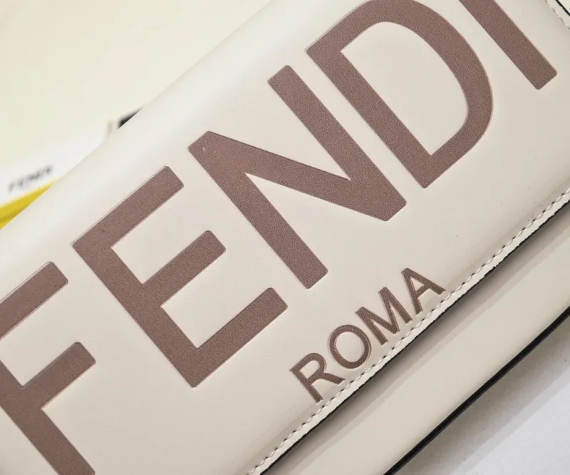 Fendi Roma White Chain Shoulder Bag - Image 4