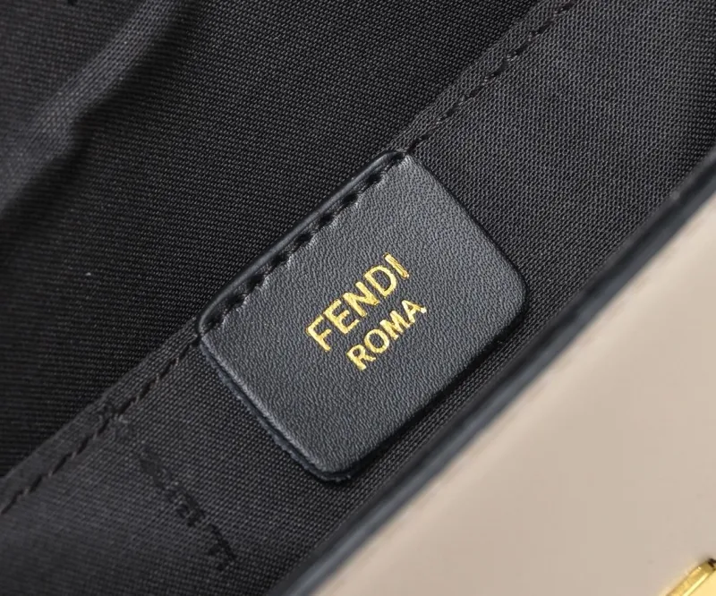 Fendi Roma White Chain Shoulder Bag - Image 7