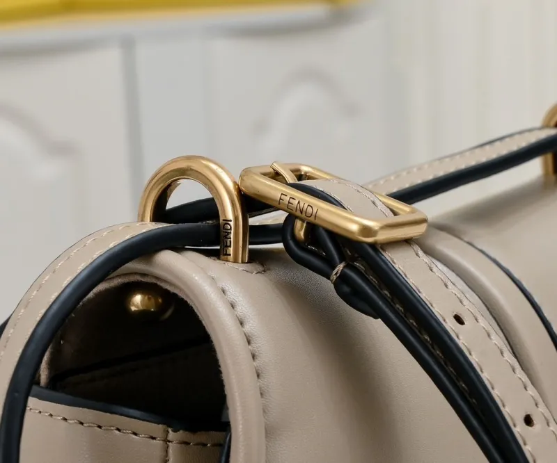 Fendi Beige Leather Crossbody Saddle Bag - Image 5